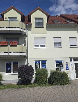 Investition oder Eigenbedarf, lichtdurchflutete 2-Zimmerwohnung mit Balkon und Stellplatz - Bad Salzungen