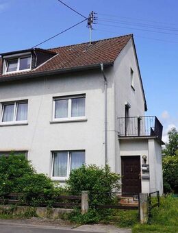 Gepflegtes Zweifamilienhaus plus zusätzliches Bau-oder Gartengrundstück im Mischbaugebiet - Schweppenhausen