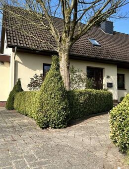 Entdecke die Möglichkeiten: sehr gepflegtes Wohnhaus mit Anbau für vielfältige Zwecke. - Westerstede
