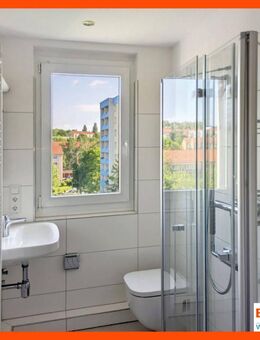 2-Raum-Wohnung mit Einbauküche, Aufzug, Balkon, Bad mit ebenerdiger Dusche! - Gera