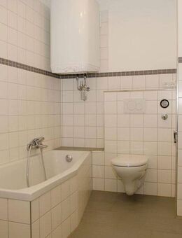 Schöne renovierte 2-Zi-Altbauwohnung und EBK in Bogen Zentrum - Bogen