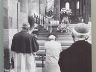 Weihegebet zu Marienstatue im Speyerer Dom mit Papst-Bild - Münster