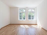WOHNEN MIT CHARAKTER // Gemütliche 2-Raum-Wohnung mit offenem Wohn-/Kochbereich & Fußbodenheizung - Wurzen