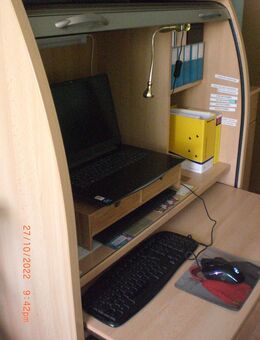 PC-Arbeitsplatz mit Jalousietür - Senftenberg