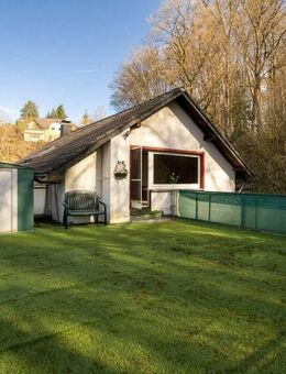 Overath-Brombach: Bezugsfreie Dachgeschosswohnung mit ca. 800 m² Garten und Dachterrasse - Overath
