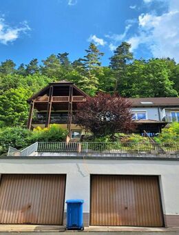 Zweifamilienhaus mit zwei 3 Zi.Wohnungen, ruhige Hanglage - Kulmbach