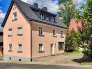 Einfamilienhaus mit Nebengebäude in Poppenreuth - Waldershof