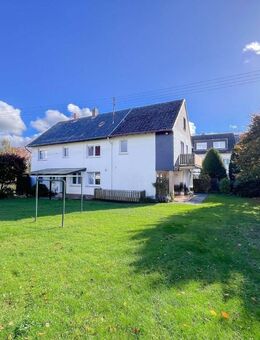 Mehrgenerationenhaus mit Nebengebäude auf großem Areal in Flammersfeld. - Flammersfeld