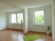 Sorglospaket - Aufzug, Balkon. Badewanne, Dusche, Stellplatz - Halle (Saale)