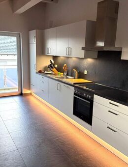 Luxuriöse 2-Zimmer-Dachgeschoßwohnung mit großzügiger Raumaufteilung in Neufinsing - Finsing