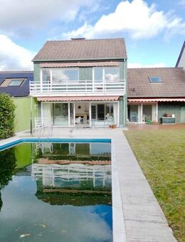 Außergewöhnliches Einfamilienhaus mit Terrasse, Garten u.Außenpool - Ratingen