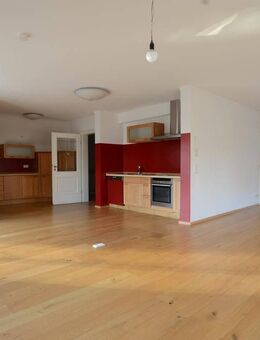 Großzügig geschnittene 2,5 Zimmer-Wohnung mit offenem Küchenbereich und Einbauküche * Hauswirtschaftsraum * geräumige... - Leverkusen