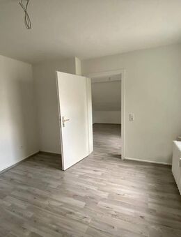 Modernes Bad, Laminat, ruhige Lage - Witten