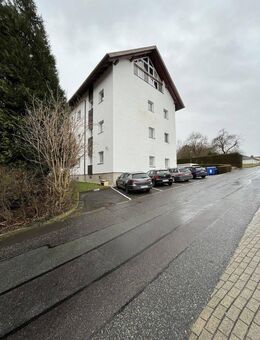 vollvermietetes Mehrfamilienhaus mit Loggien und Garagen - Chemnitz
