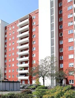 2 - Raum - Wohnung mit XXL-Balkon! - Neubrandenburg