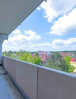 Helle 2,5-Zi. ETW mit Balkon in Erlangen / Wohnung kaufen - Erlangen