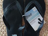 NEU/OVP! Gr. 45 Badepantoletten Flip Flops Zehentrenner Badelatschen Herren Crivit schwarz Gothic - Schladen-Werla