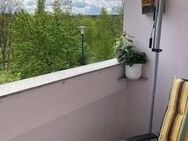 Sonnige 2-Zimmer-Wohnung mit Balkon und Einbauküche zu vermieten! - Reichenbach (Vogtland)