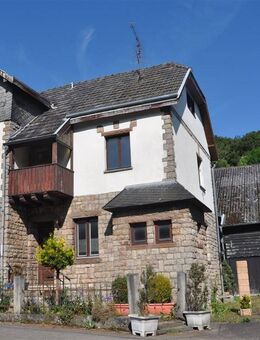 Denkmalgeschütztes Eifelbruchsteinhaus,massive Scheune und gepflasterter Innenhof - Kall