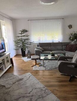 Einladende 2-Zimmer-Wohnung mit malerischem Fernblick ins Grüne - perfekt für Kapitalanleger. - Werdau