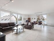 Großzügige, lichterfüllte Dachgeschoss-Wohnung mit sonnigen Terrassen - München