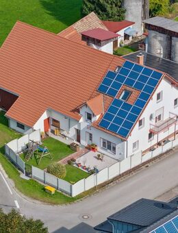 Wohnhaus mit zusätzlichen Wirtschaftsflächen auf großem Grundstück in Osterberg - Osterberg