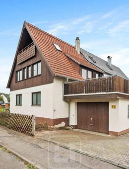 DHH mit Weitblick: Dachterrasse, Balkon, Garage & viel Potenzial - zum Top-Preis! - Calw