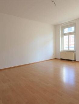Objekt-Nr.: 2424 - Schöne bezugsfreie 3-Zimmer-ETW mit Wanne und Balkon im 2. OG zentrumsnah in Plauen - Plauen
