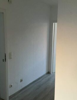 Helle 2-Zimmer Etagenwohnung mit Balkon für bis zu 2 Personen - Monheim (Rhein)