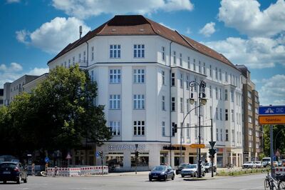VERMIETETE Typische Berliner 6-Zimmer-Wohnung unmittelbar gegenüber vom Schloss Charlottenburg