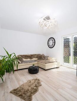 Modernes und energieeffizientes Einfamilienhaus mit einem wunderschönen Garten in ruhiger Lage - Kirchroth