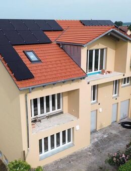 Traumhafte 4-Zimmer-DG-Wohnung mit Einbauküche und West-Balkon in Pfatter! - Pfatter