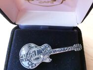 HARD ROCK GITARREN SAMMLUNGSAUFLÖSUNG -Pin/Nadel - Düsseldorf