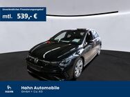 VW Golf, 2.0 TSI VIII R BlackStyle Akra H&K, Jahr 2022 - Fellbach