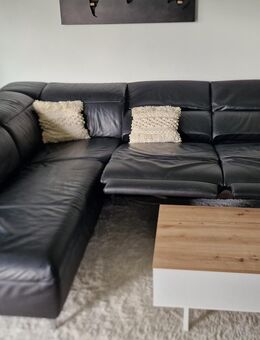 Moderne Echtledercouch mit Motoren Relaxfunktion schwarz - Grünstadt
