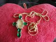 Kette mit Kreutz Anhänger mit grünen Steinen Modeschmuck 46cm lang in 37213