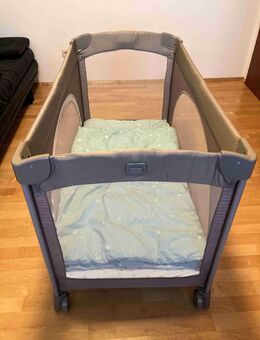 Baby-Reisebett Allura der Firma JOIE mit Kaltschaum Matratze - Alfter