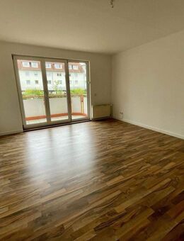 Frisch renovierte 3-Zimmer-Wohnung mit neuer Einbauküche, Gäste-WC und Stellplatz - Erdgeschoss - Aschersleben