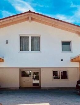 Lichtdurchflutete 2-Zimmer Dachgeschosswohnung mit zwei Balkonen! - Bad Reichenhall