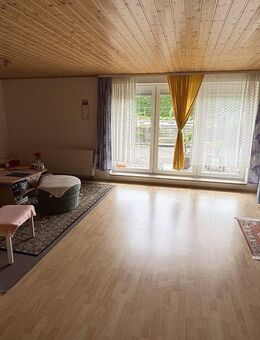 Geräumiges Einfamilienhaus mit wunderschönem Garten und einladendem Pool - der perfekte Rückzugsort für entspannte Stunden zu Hause. - Bad Lausick