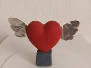 Herz aus Ton mit Flügel DIY 13cm hoch mit Flügel 17cm breit rot grau - Essen
