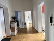 Freiwerdende, sehr gut geschnittene Altbauwohnung in der Nähe vom Main und Baseler Platz - Frankfurt (Main)