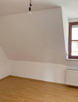 Charmante 2-Zimmer-Dachgeschosswohnung in zentraler Lage! - Neustadt (Aisch)