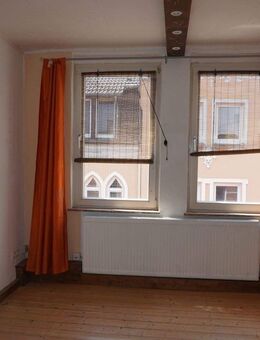 ***Großfamilie oder WG Wohnung - Sechs Zimmerwohnung, Küche, Bad in Kassel Kirchditmold Nahe Straßenbahnhaltestelle zu verkaufen*** - Kassel