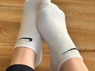 Angebot von getragenen Socken, Unterwäsche, Schuhen und Fotos – Diskret und Anonym 😘❤️ - München