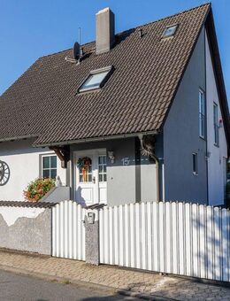 1- bis 2-Familienhaus mit Einliegerwohnung mit POOL, TEICH und ENERGIEEFFIZIENZKLASSE *C* - Rüsselsheim