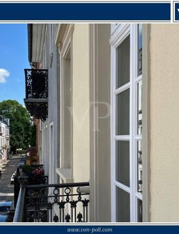 VON POLL - BAD HOMBURG: Renovierte zentrale Altbauvilla (Denkmalschutz) mit schönem Garten und Stellplätzen - Bad Homburg (Höhe)