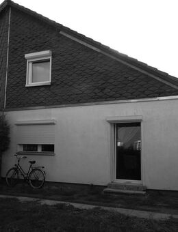 Zwei Häuser auf großzügigem Grundstück in ruhiger Lage von Biesdorf-Süd! - Berlin