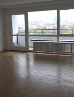 Schwabing ruhige 3,5 Zimmer Wohnung Küche Esszimmer 102m² Loggia, Parkett, komplett renoviert Aufzug - München