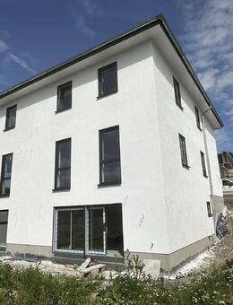 / Exklusive Doppelhaushälfte- Einzug in 4 Wochen! - inkl. Küche + Außenanlagen! - Sundern (Sauerland)